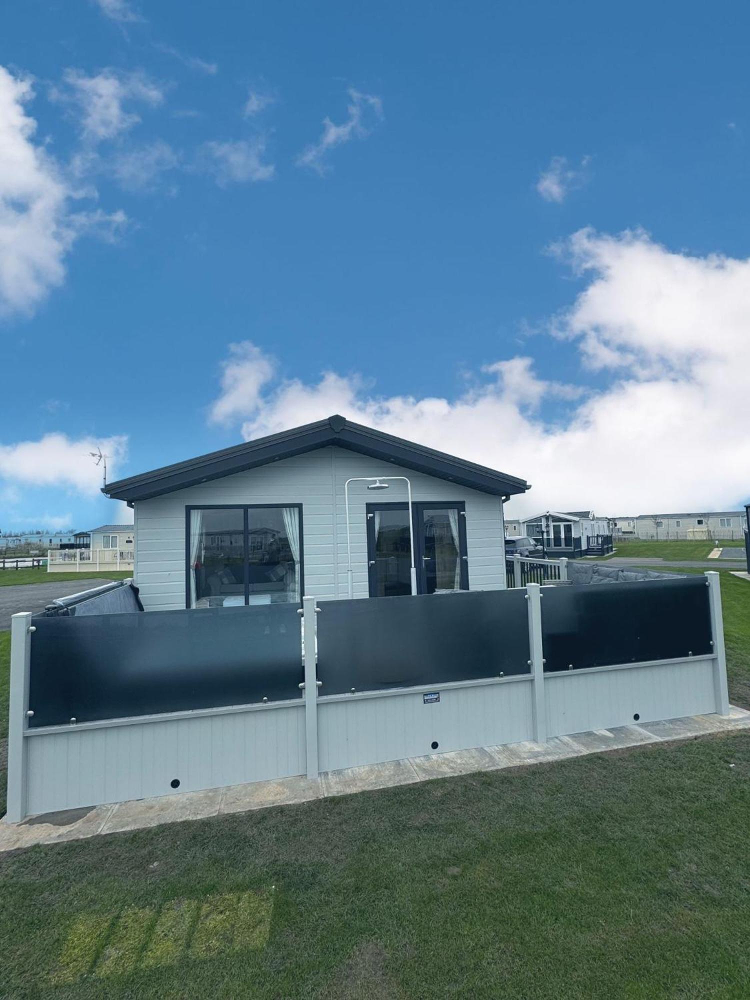 Golden Anchor - The Oakland Lodge - Coastal Caravan Breaks Chapel St. Leonards Exterior foto